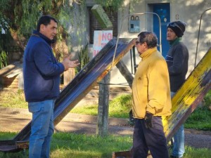Andrés Lima y Mario Furtado destacan la recuperación de la placita de juegos en el barrio Yaque