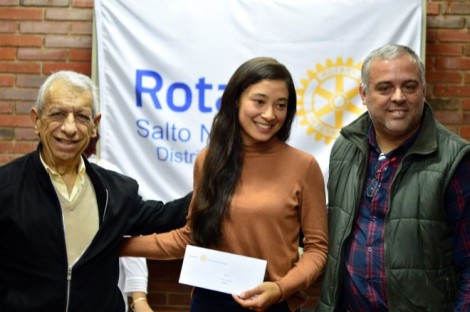 Rotary Club Salto Noreste entregó becas a estudiantes del interior del departamento