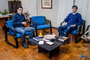 El Intendente de Salto, Dr. Andrés Lima, reunido con el Cónsul Argentino Sr. Santiago Odobez.