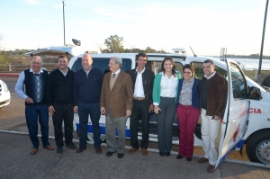 Intendencia y Fundación Gastesi Martinicorena entregaron  ambulancias 0 Km para Campo de Todos y pueblo Fernández
