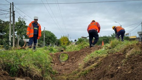Intendencia de Salto realiza trabajos de drenaje de pluviales en avenida Patulé