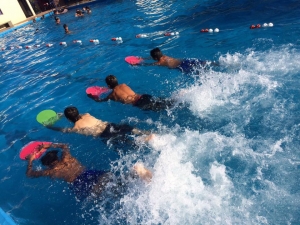 clases natación piscina barrial