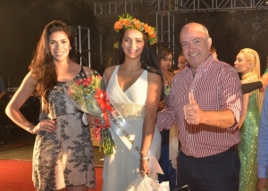 Marcela Anchorena, Reina de la Citricultura 2014, coronada por Coutinho ante una multitud en parque Harriague
