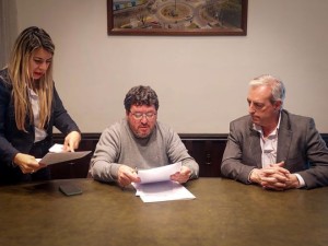 Andrés Lima destacó la firma del contrato para la rehabilitación del camino de acceso a Villa Constitución