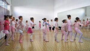 NIÑAS DE ALDEAS INFANTILES ASISTEN A CLASES DE DANZA EN LA ESCUELA DEPARTAMENTAL DE BALLET
