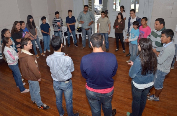 Departamento de Juventud imparte curso de introducción a la música en Casa de la Cultura