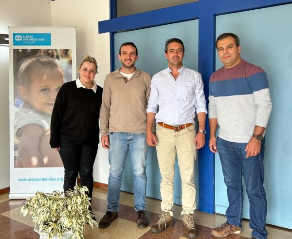 Intendencia de Salto y empresa privada se unen en generosa donación a Aldeas Infantiles SOS
